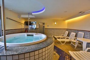 Indoor spa tub