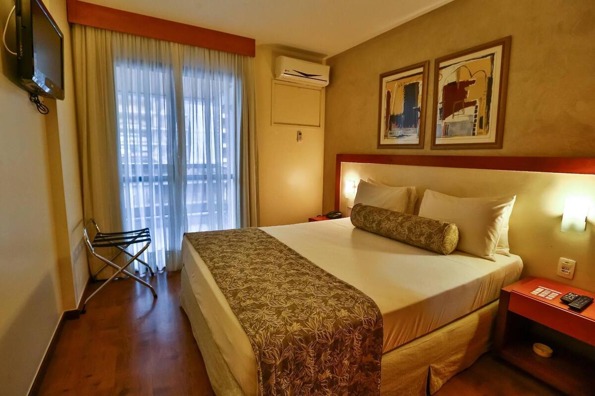 In-room safe, desk, blackout drapes, cribs (free)