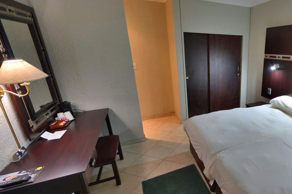 Standard Double Room | In-room safe, iron/ironing board (on request), WiFi (free), bed sheets