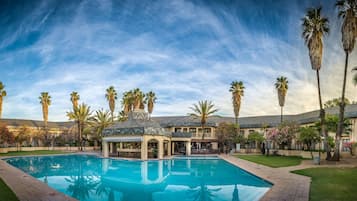 2 piscinas al aire libre