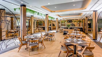 2 restauranter, frokost serveres