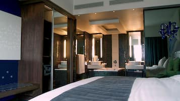 Suíte | 1 quarto, roupas de cama premium, frigobar, cofres nos quartos