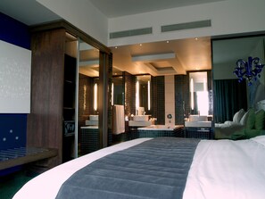 Suite | Premium bedding, minibar, in-room safe, desk