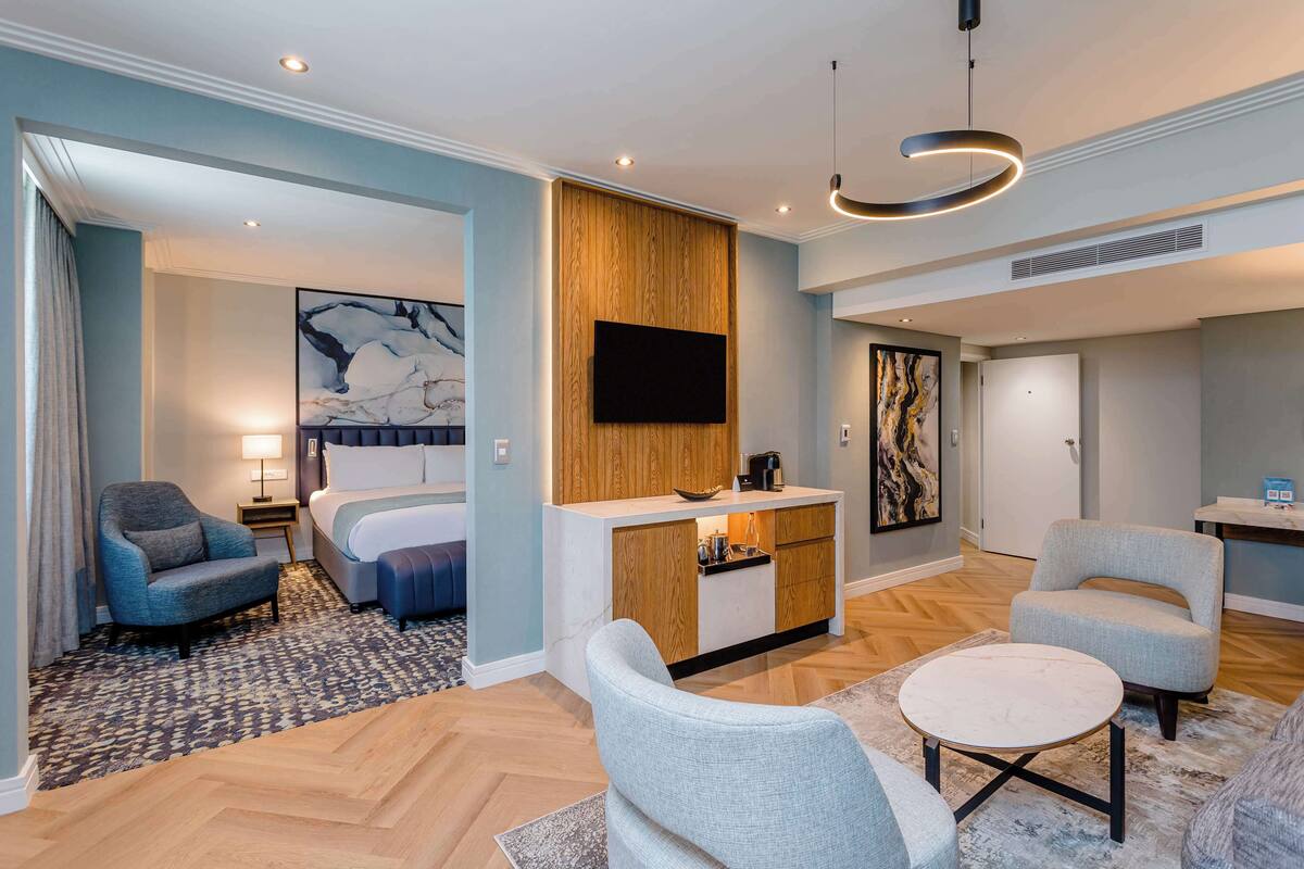 Junior Suite | Premium bedding, minibar, in-room safe, desk