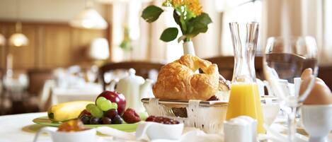 Daily buffet breakfast (EUR 19 per person)