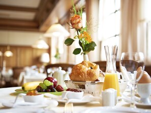 Dagelijks ontbijtbuffet (EUR 17 per persoon)