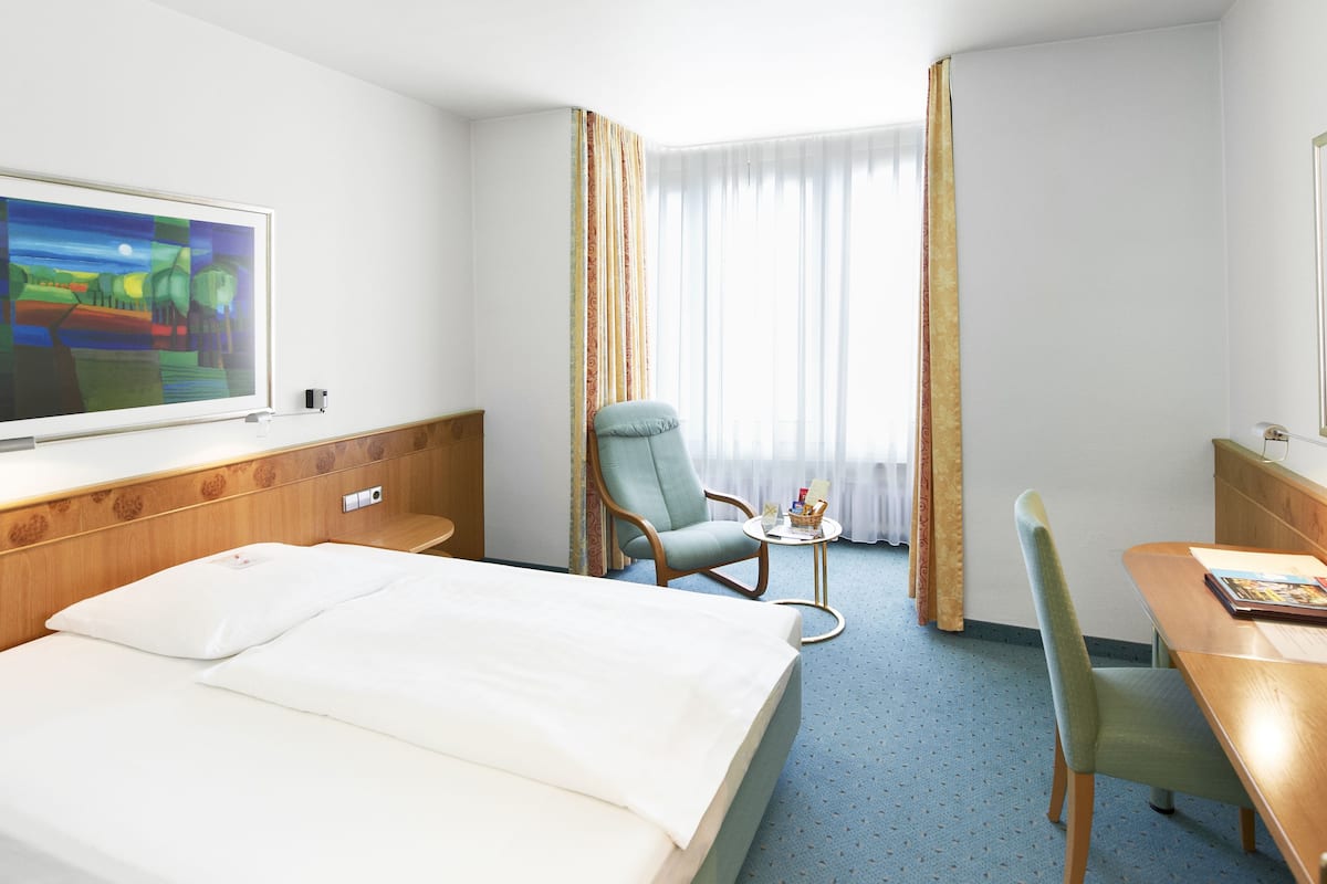 Superior Room | In-room safe, desk, soundproofing, iron/ironing board