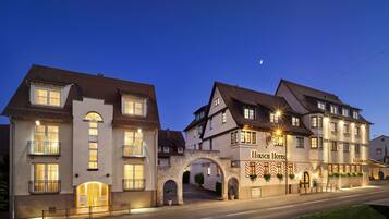 Fassade der Unterkunft â Abend/Nacht