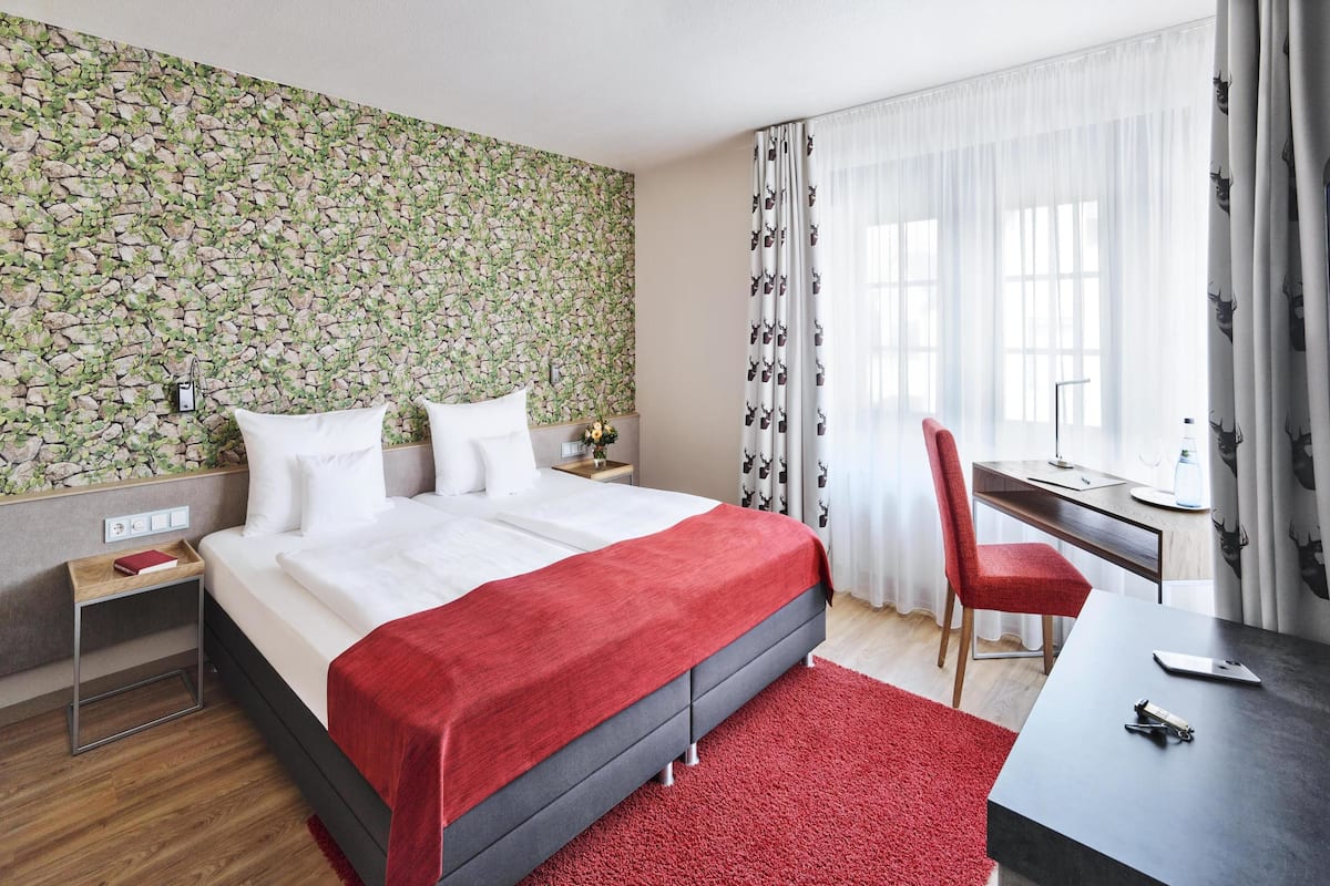 1 bedroom, in-room safe, desk, soundproofing