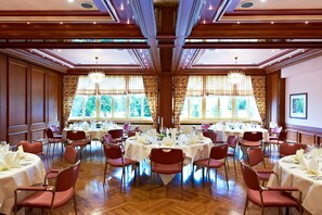 Serveert lunch en diner, Mediterrane gerechten
