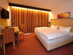 Blackout drapes, soundproofing, cribs/infant beds, free WiFi - Seligweiler Hotel & Restaurants (Langenau)
