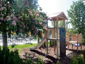 Children’s play area – outdoor
