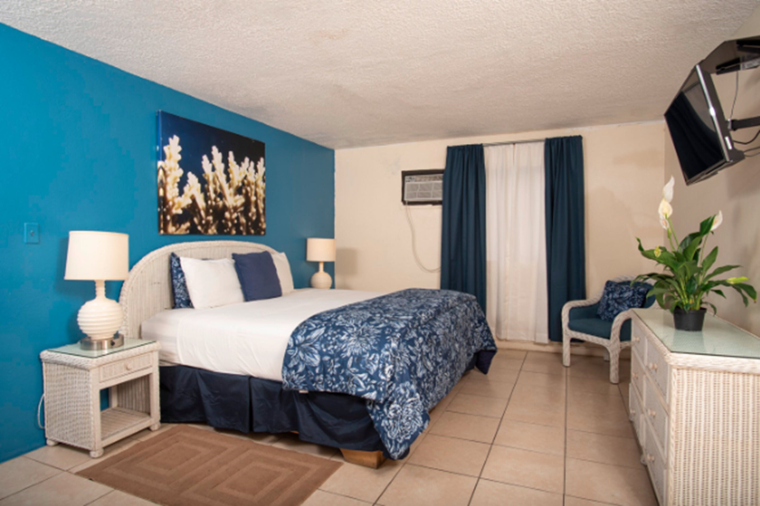 room, 1 king bed | 1 bedroom, rollaway beds, free wifi, bed sheets