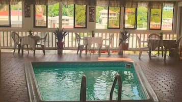 Bồn tắm spa trong nhà