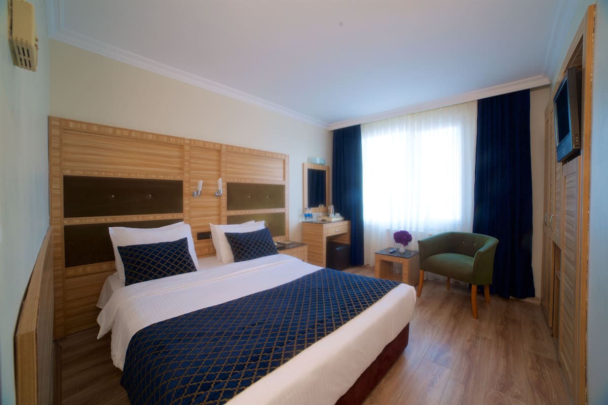 Hochwertige Bettwaren, Minibar, Zimmersafe, Schreibtisch