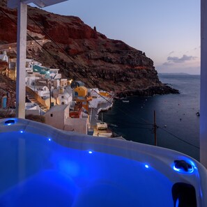 Honeymoon Apartment, Balcony, Sea View & Jetted Tub | Jetted tub
