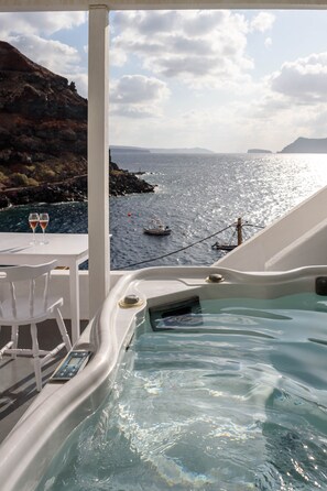 Two Bedroom Suite, Sea View & Hot Tub | Jetted tub