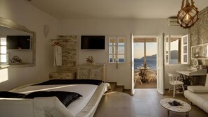 Honeymoon Apartment, Balcony, Sea View & Jetted Tub