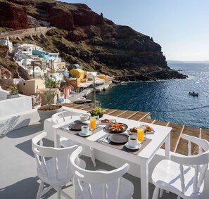 View from room - Amoudi Villas (Santorini)