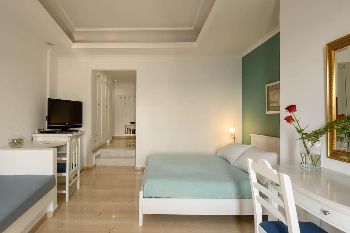 Select Comfort beds, minibar, in-room safe, individually furnished