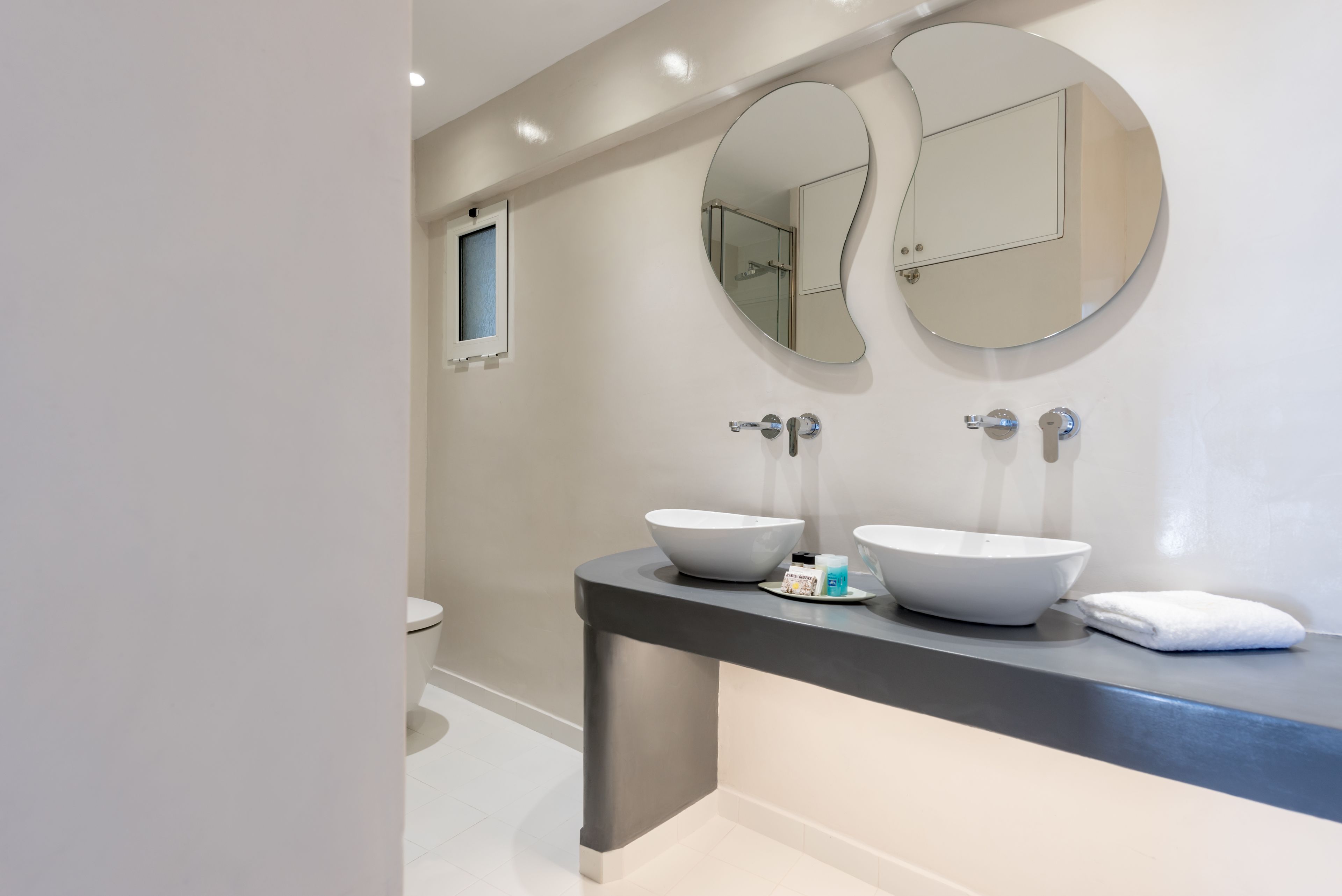 standard room | bathroom | eco-friendly toiletries, hair dryer, bathrobes, slippers