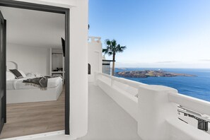 Studio with Outdoor Jetted Tub and Caldera View | Vue sur la plage/l’océan