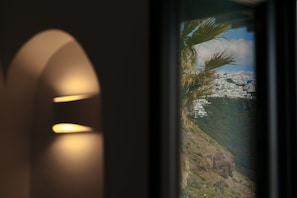 Traditional Suite, Jetted Tub (Caldera View)