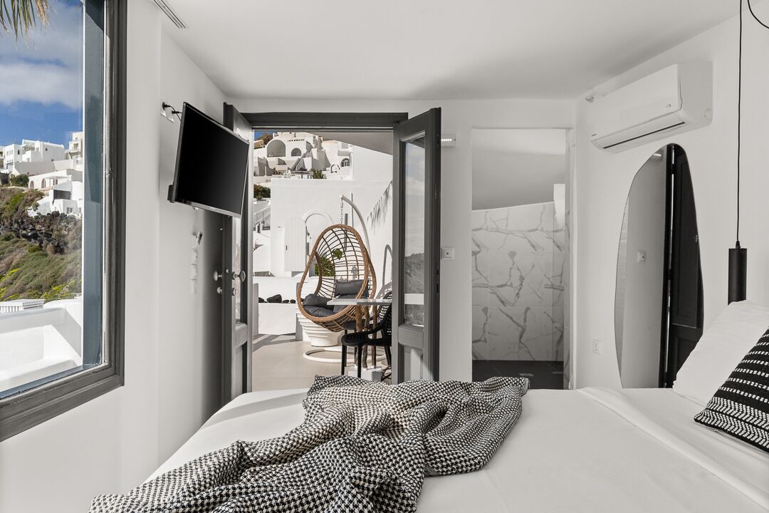 studio with outdoor jetted tub and caldera view | 1 bedroom, in-room safe, desk, free wifi