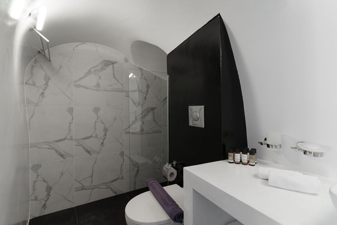 studio (caldera view) | bathroom | shower, free toiletries, hair dryer, bathrobes