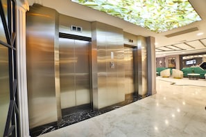 Lobby-Lounge