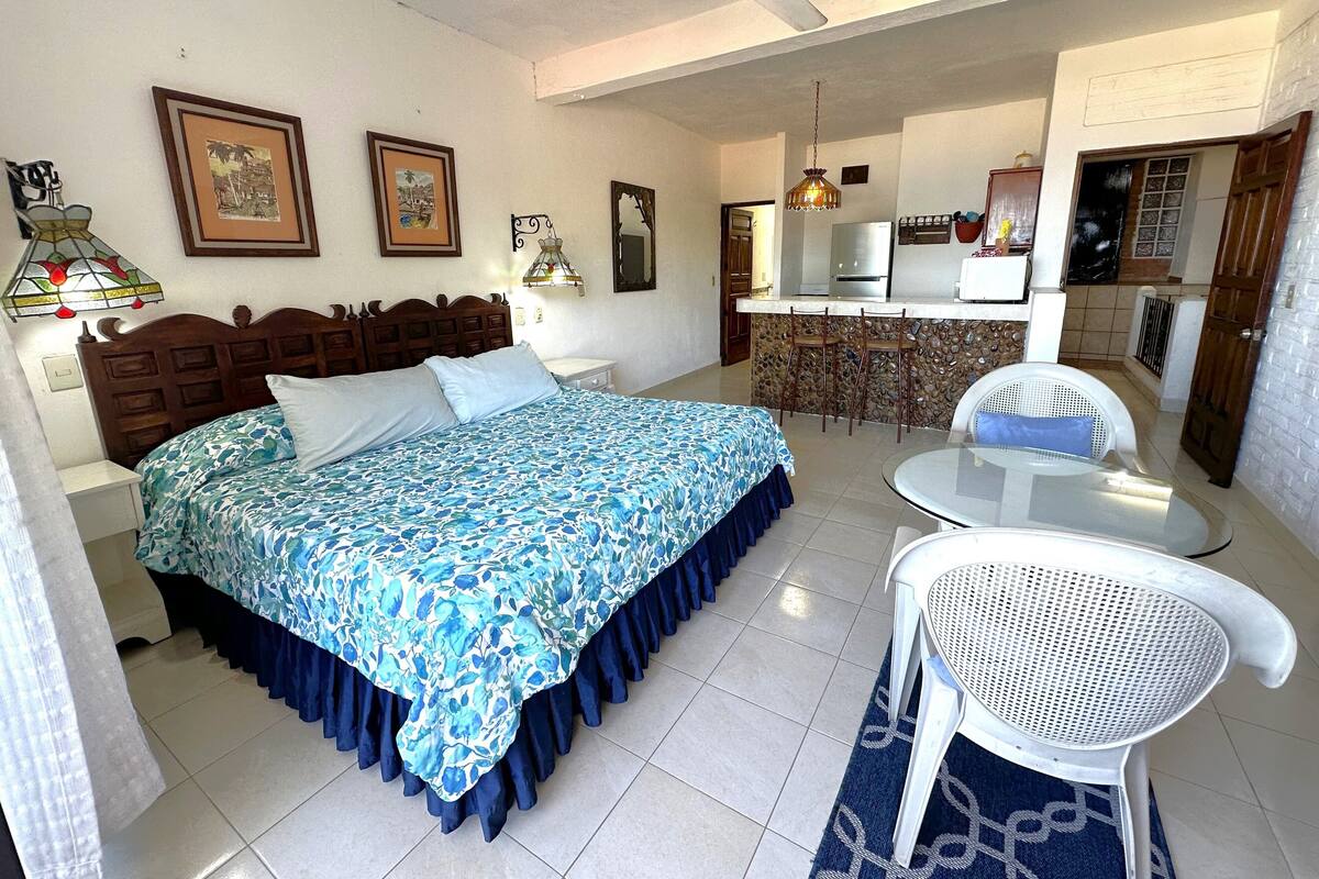 Junior Studio | In-room safe, iron/ironing board, free WiFi, alarm clocks