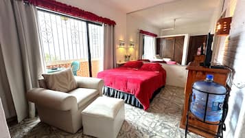 Bachelor Suite Ocean View | Caja de seguridad en la habitación y decoración personalizada