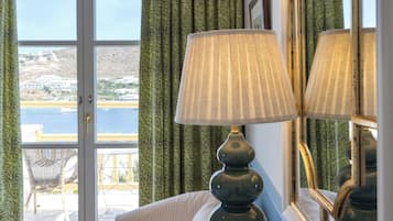 Egyptian cotton sheets, premium bedding, down duvets, minibar