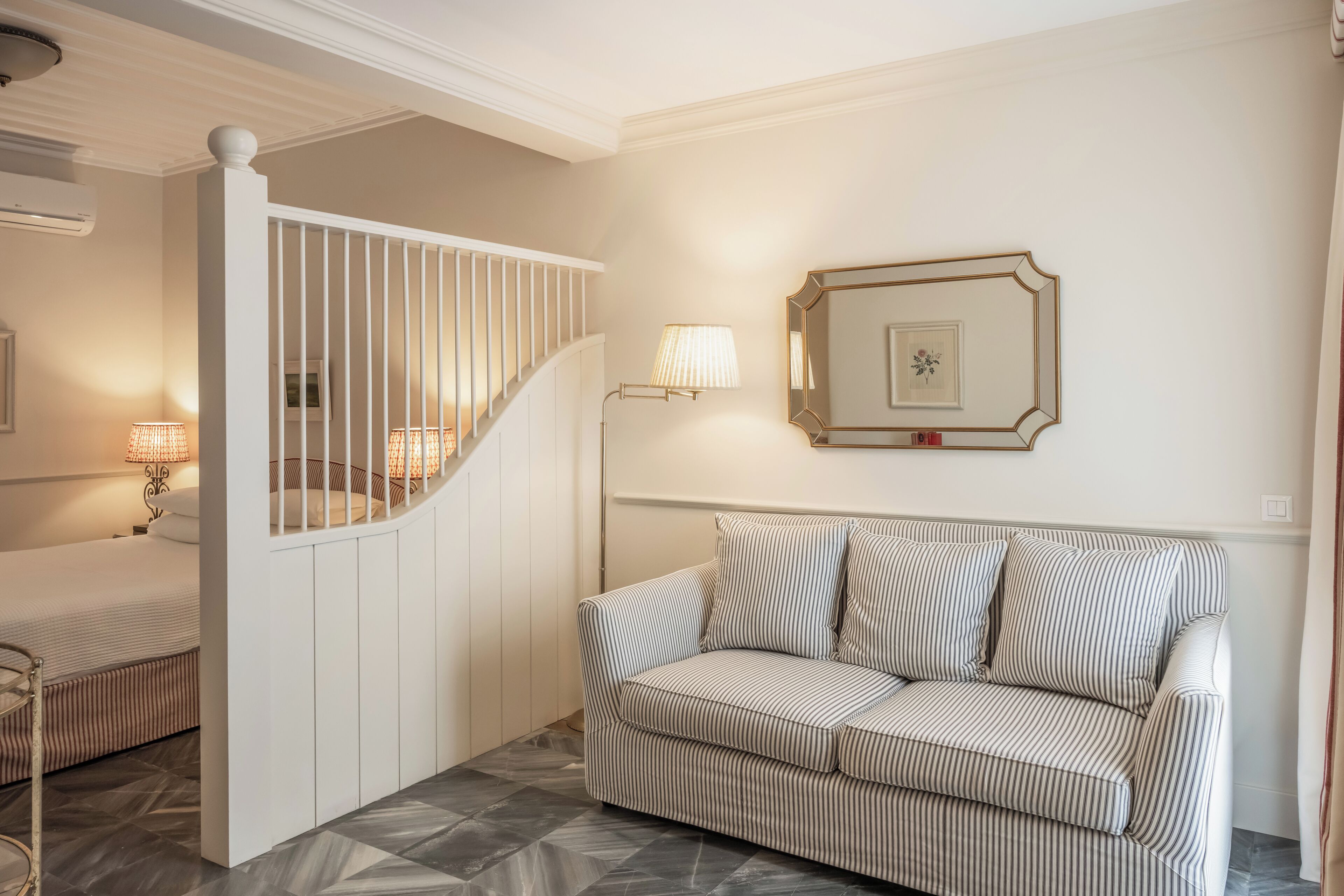 Photo - Dorion Hotel