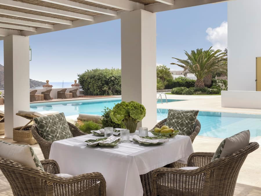 Daily full breakfast (EUR 20 per person)