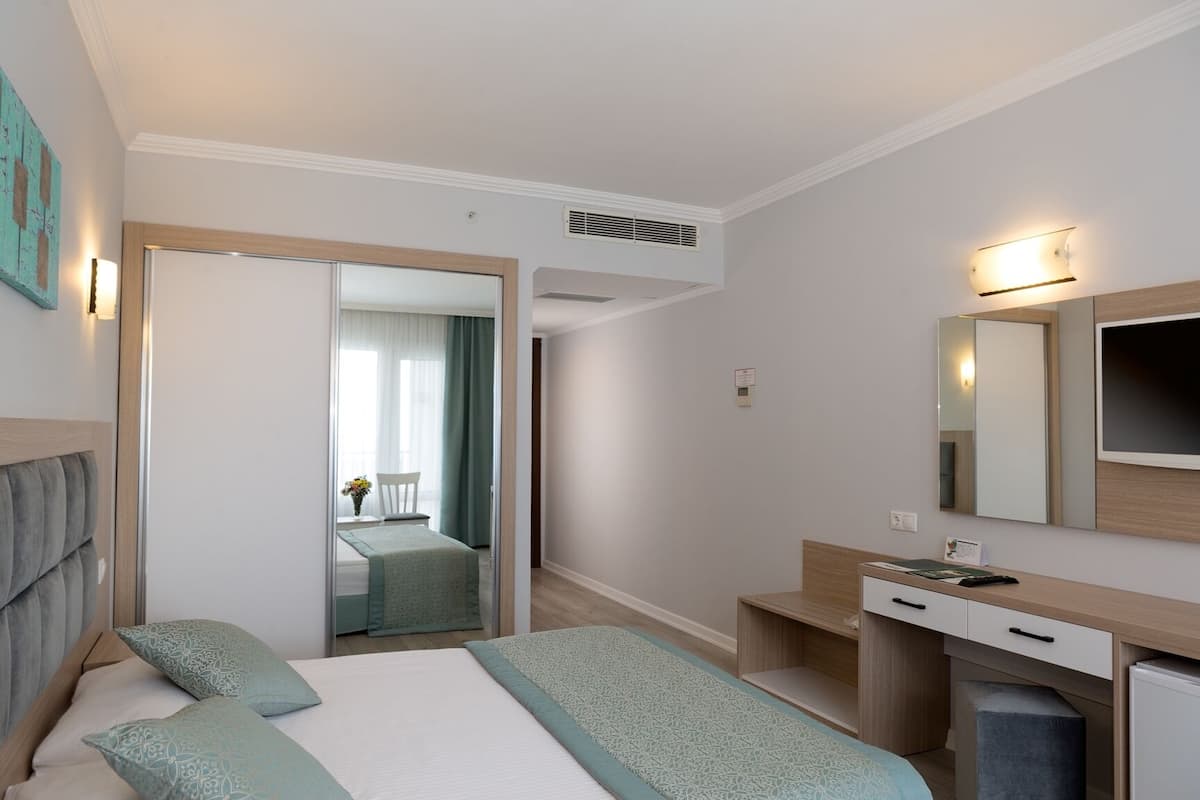 Artículos del minibar gratis, wifi y ropa de cama