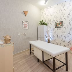 Un sauna, baño turco, baño turco/hammam, envolturas corporales