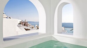 Indoor spa tub - Asteras Villas (Santorini)