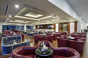 9 bars/lounges, 2 poolside bars, beach bar - Pine Bay Holiday Resort (Kusadasi)