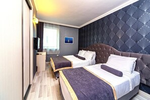 Triple Room | Minibar, in-room safe, desk, laptop workspace