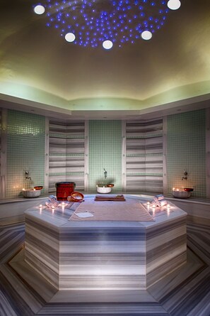 Salas de tratamiento para parejas y baño turco o hammam