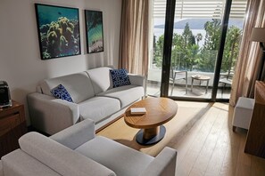 En 30-tommers LED-TV med Parabol-TV samt TV