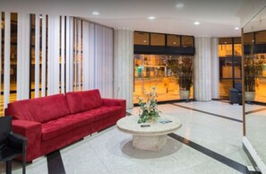 Lobby sitting area - Hotel Atlantico Copacabana (Rio de Janeiro)