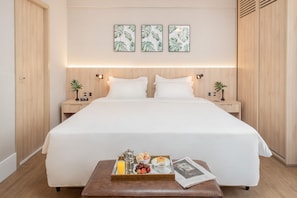 Suite prèmium | Minibar, caixa forta a l'habitació, escriptori i cortines opaques
