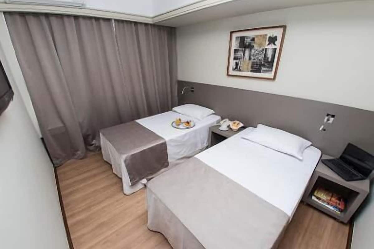 Hypo-allergenic bedding, minibar, in-room safe, free WiFi