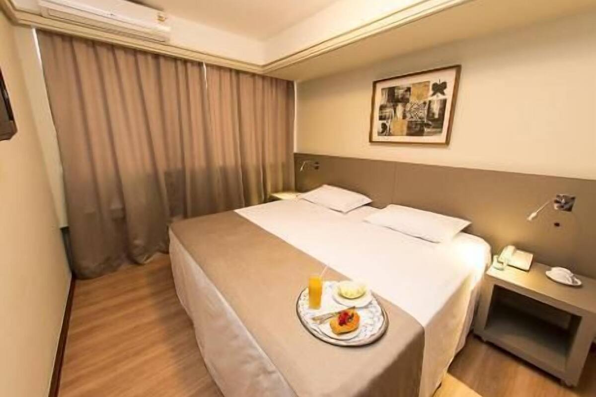 Hypoallergeen beddengoed, een minibar, een kluis op de kamer