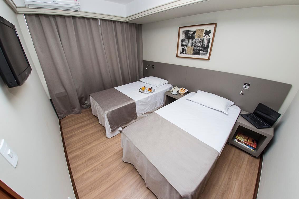 Hypo-allergenic bedding, minibar, in-room safe, free WiFi