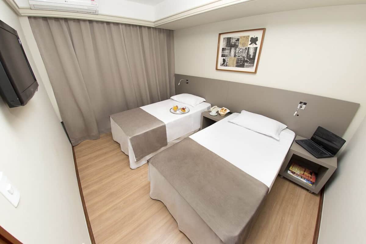 Literie hypoallergénique, minibar, coffres-forts dans les chambres