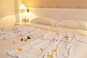 Suite | Minibar, in-room safe, desk, blackout drapes - Bahiamar Hotel (Salvador)
