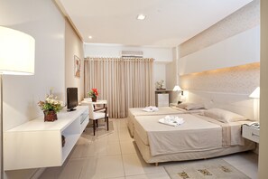 Executive Room | Minibar, in-room safe, desk, blackout curtains - Bahiamar Hotel (Salvador)